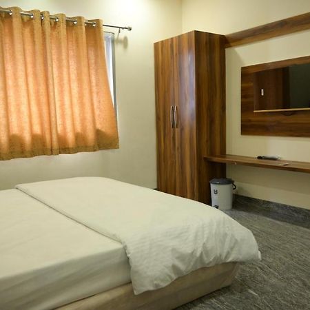 Hotel Anand Уджайн Екстериор снимка