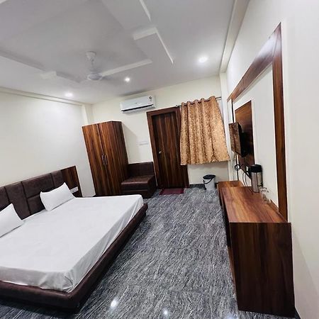 Hotel Anand Уджайн Екстериор снимка